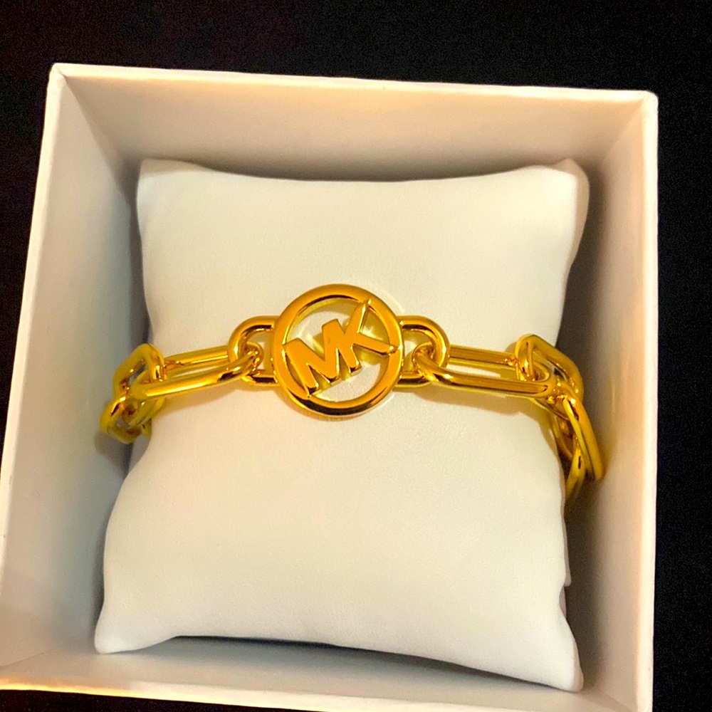 NWT log bracelet/ paper clip style